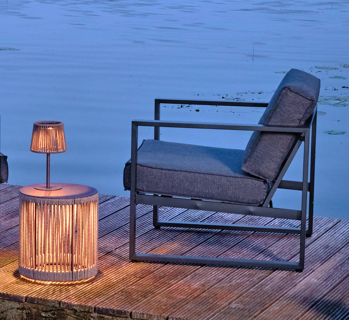 Lumen Tischleuchte Solar mocca