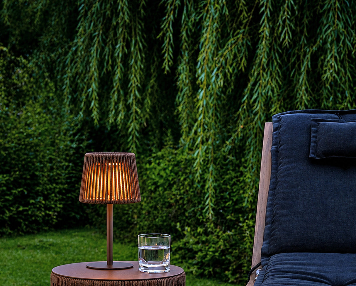 Lumen Tischleuchte Solar mocca